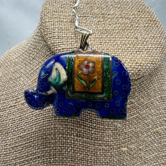 Beautiful Chinese cloisonné Blue Floral Elephant Vintage Necklace Pendant - Picture 3 of 5